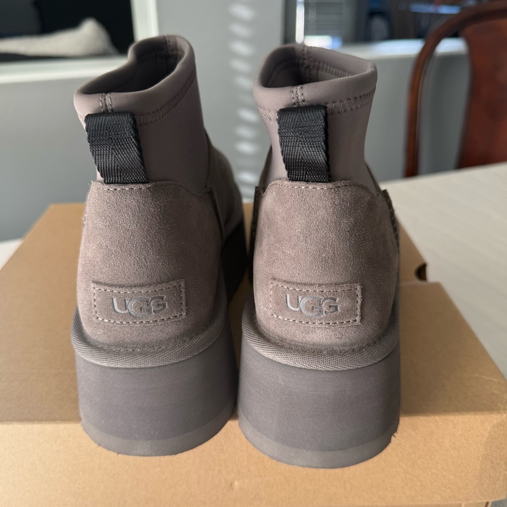 UGG CLASSIC MINI DIPPER PLATFORM BOOT - Picture 4 of 9